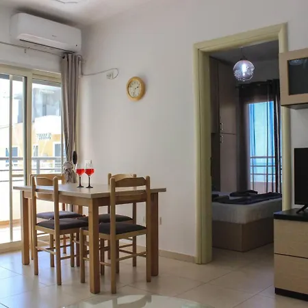 603 Balcony & Sunset דירה גולם